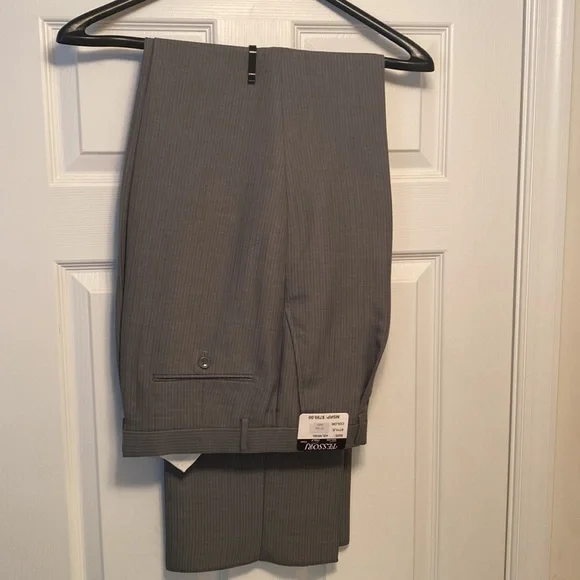 Brand New Tessori Mens 2 piece Grey suit…size 42L/W36L - Picture 2 of 4